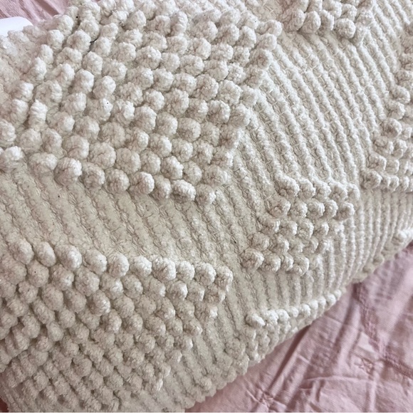 Off white rectangle Pillow tassel - Picture 3 of 5